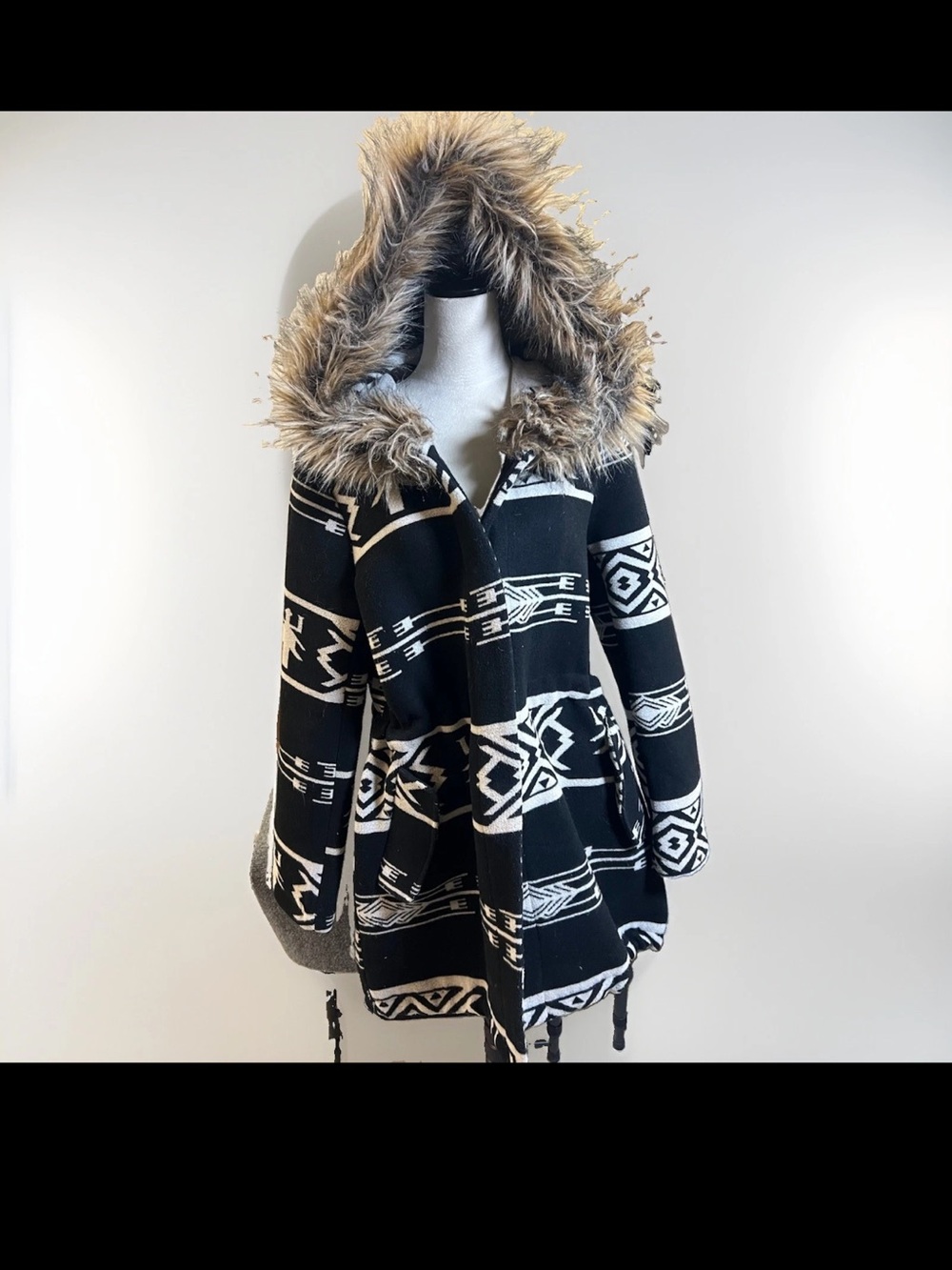 BB Dakota Women’s Hooded Faux Fur Trim Aztec Geometric Parka Mid-Length Size L